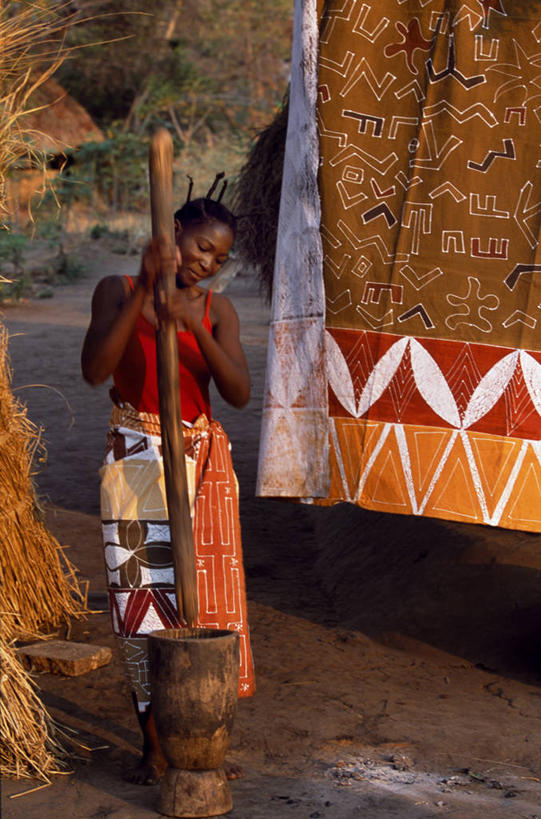 一个人,竖图,彩色,河流,纺织品,非洲,赞比亚,小贩,摄影,五颜六色,色彩斑斓,创造力,出示,手艺,五彩缤纷,贩卖,非洲文化,五彩斑斓,卢安瓜河,式样,五光十色,商人,彩图,传统文化