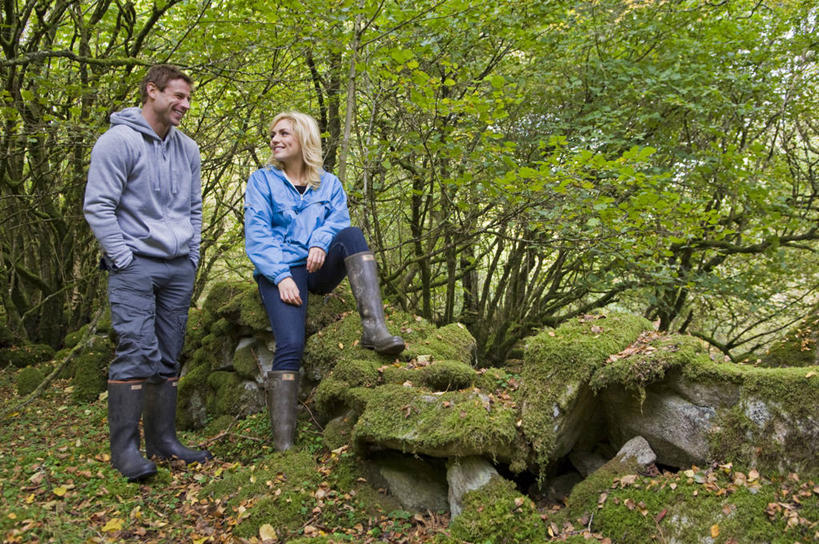 成年人,两个人,竖图,旅游,度假,英国,欧洲,行人,游客,游人,路人,旅客,摄影,花岗岩,西欧,大不列颠,威尔士,大不列颠及北爱尔兰联合王国,大不列颠及爱尔兰联合王国,威尔士公国,异性恋,过客,男人,女人,彩图,康威自治市,大不列颠王国,大英帝国,联合王国,日不落帝国,德鲁伊教,伴侣,北威尔士