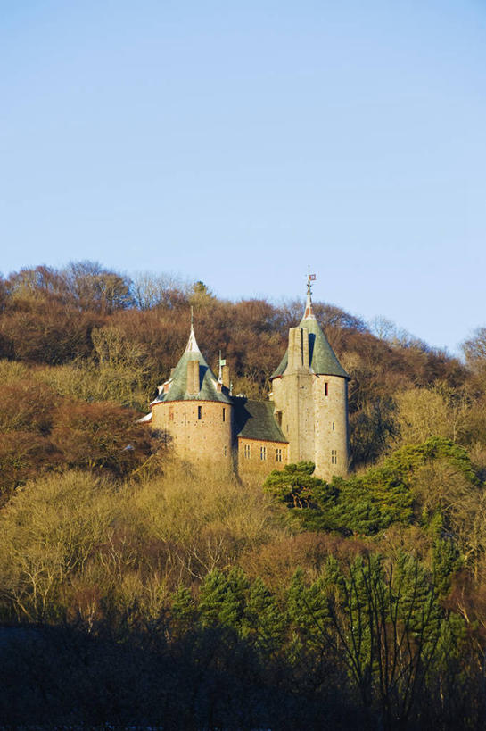 无人,公园,竖图,室外,湖,道路,建筑,英国,欧洲,信息,冰,冬天,灯塔,交通,首都,方向,蓝色,天空,摄影,引导,指引,纪念,留念,怀念,威尔士,航标,加的夫,彩图,导航