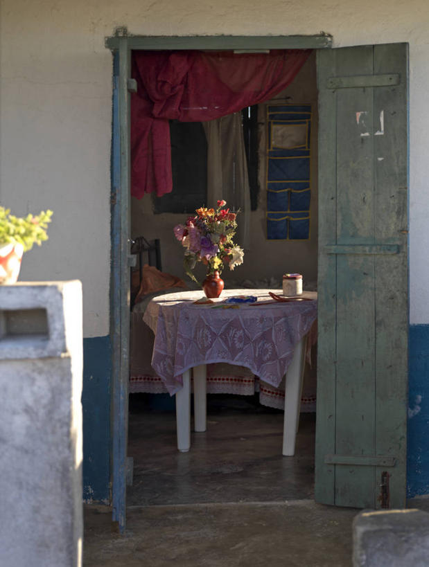 无人,竖图,门,桌子,日光,非洲,马达加斯加,房屋,乡村,桌布,花,社区,摄影,起居室,问候,彩图
