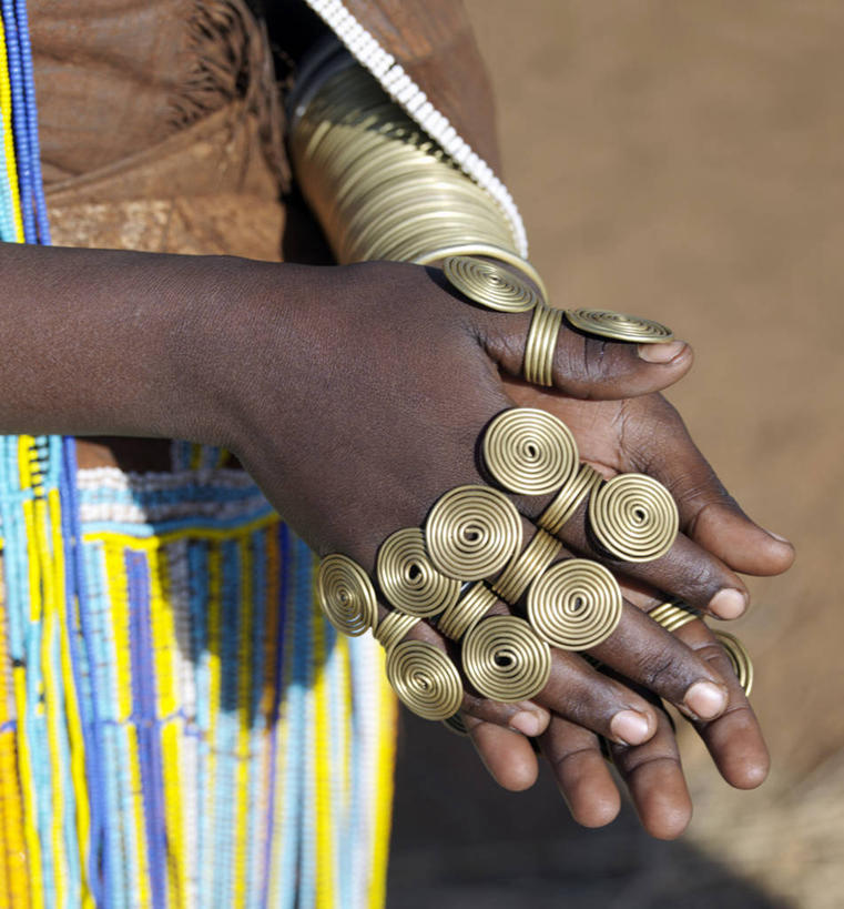 成年人,一个人,竖图,非洲,坦桑尼亚,仅一个女性,珠子,皮革,戒指,摄影,东非,女人,彩图,传统服装