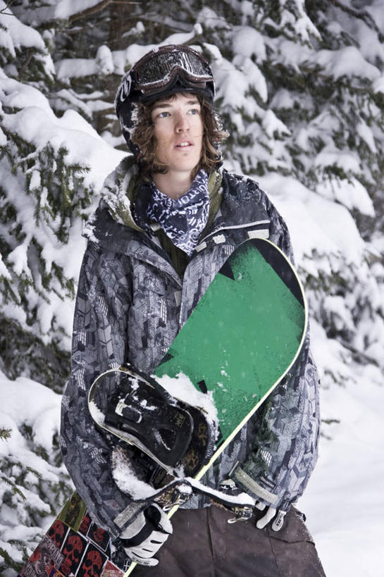 成年人,一个人,竖图,室外,度假,运动,法国,欧洲,仅一个男性,服装,裤子,设备,车,物品,衣服,手套,交通工具,温暖,背带裤,摄影,服饰,保暖,滑雪板,雪橇,御寒,载具,滑雪镜,雪橇车,滑雪服,阿尔卑斯山脉,霞慕尼,茄克,竞技服,旅游服,冬装,男人,彩图