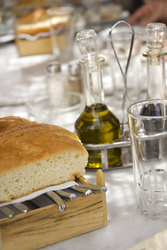 面包,无人,竖图,晚餐,午餐,石油,桌子,城市,希腊,欧洲,岛,乡村,醋,食品,饮食,瓶子,小旅馆,摄影,膳食,基克拉迪群岛,圣托里尼岛,地中海文化,希腊文化,希腊共和国,基克拉泽斯群岛,彩图,餐馆,烤肉串