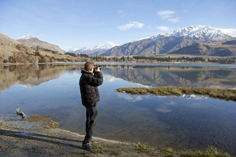 成年人,一个人,摄影师,横图,室外,旅游,山,山脉,新西兰,仅一个男性,行人,游客,游人,路人,旅客,摄影,国家公园,新西兰南岛,过客,瓦纳卡湖,男人,彩图
