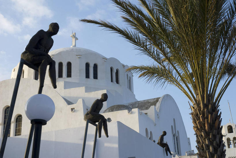 竖图,室外,旅游,海洋,火山,水,建筑,酒店,希腊,欧洲,岛,悬崖,城镇,人行道,台阶,白色,风景,陡峭,摄影,住房,基克拉迪群岛,圣托里尼岛,地中海文化,骡子,发展,希腊共和国,驴子,下移,基克拉泽斯群岛,海滩,活火山,彩图,旅行,海上运输