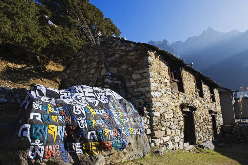 无人,横图,室外,山,山脉,雪,日光,尼泊尔,亚洲,地形,山顶,乡村,历史,佛塔,蓝色,风景,天空,地标建筑,寒冷,摄影,环境,修道院,南亚,喜马拉雅山脉,尼泊尔王国,珠穆朗玛峰国家公园,专区,彩图,萨加玛塔专区,索卢坤布县,联合国教科文组织,坤布,珠穆朗玛地区