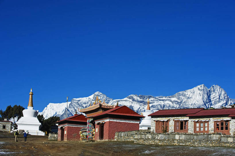 无人,横图,室外,山,山脉,雪,日光,尼泊尔,亚洲,地形,山顶,乡村,历史,佛塔,蓝色,风景,天空,地标建筑,寒冷,摄影,环境,修道院,南亚,喜马拉雅山脉,尼泊尔王国,珠穆朗玛峰国家公园,专区,彩图,萨加玛塔专区,索卢坤布县,联合国教科文组织,坤布,珠穆朗玛地区