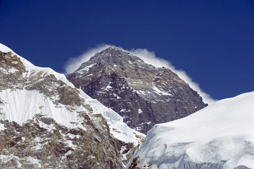 无人,横图,室外,山,山脉,雪,风,尼泊尔,亚洲,喷,飞溅,地形,山顶,历史,蓝色,风景,天空,地标建筑,寒冷,摄影,环境,南亚,冰河,视角,喜马拉雅山脉,尼泊尔王国,珠穆朗玛峰,珠穆朗玛峰国家公园,专区,彩图,萨加玛塔专区,索卢坤布县,联合国教科文组织,坤布,珠穆朗玛地区