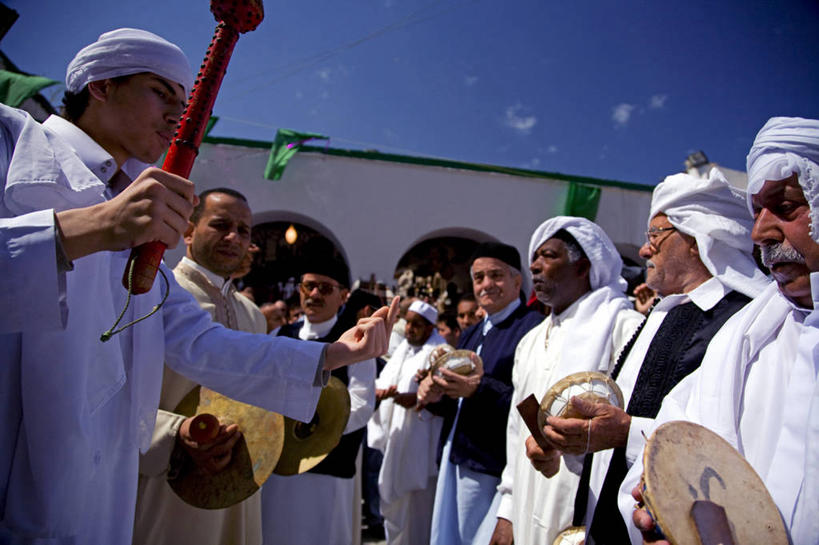 成年人,横图,城市,非洲,利比亚,庆祝,乐器,首都,音乐,衣服,祈祷,摄影,宗教,唱,伊斯兰教,地中海文化,典礼,北非,预言家,男人,彩图,传统服装,传统文化