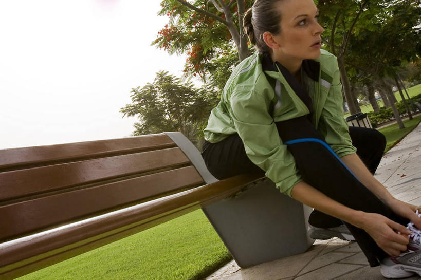 成年人,两个人,运动员,公园,横图,锻炼,运动,水,喝,训练,饮用水,饮料,冷饮,休息,摄影,生活方式,活动,动作,迪拜,波斯湾,慢跑,男人,女人,休闲活动,彩图