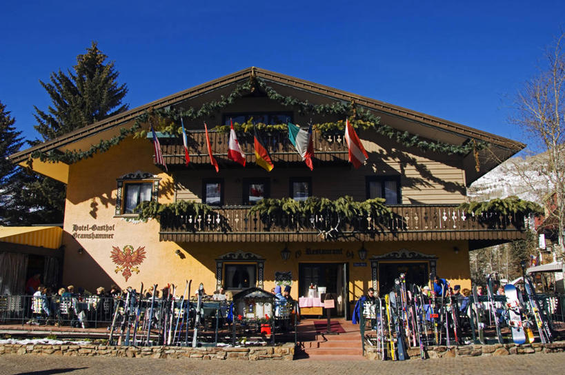 酒吧,横图,室外,白天,吃饭,建筑,酒店,日光,美国,乡村,设备,运动器械,车,蓝色,天空,交通工具,滑雪场,器械,健身器械,摄影,雪橇,北美,载具,健身器材,雪橇车,科罗拉多州,舞蹈把杆,把杆,练功杆,舞蹈杆,滑雪运动,范尔,彩图,餐馆,咖啡馆,运动器材