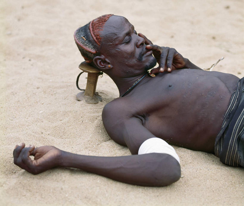 一个人,横图,靠垫,肯尼亚,靠枕,黄色,垫子,枕头,放松,摄影,非洲人,彩图