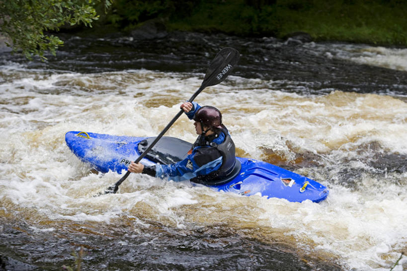 划船,划艇,皮划艇,一个人,横图,室外,旅游,兴奋,运动,河流,船,英国,木船,极限运动,刺激,交通工具,活力,摄影,活动,桨,舟,载具,独木舟,独木船,荡舟,格温内思郡,冒险,危险,休闲活动,彩图,旅行,皮船,巴拉,北威尔士