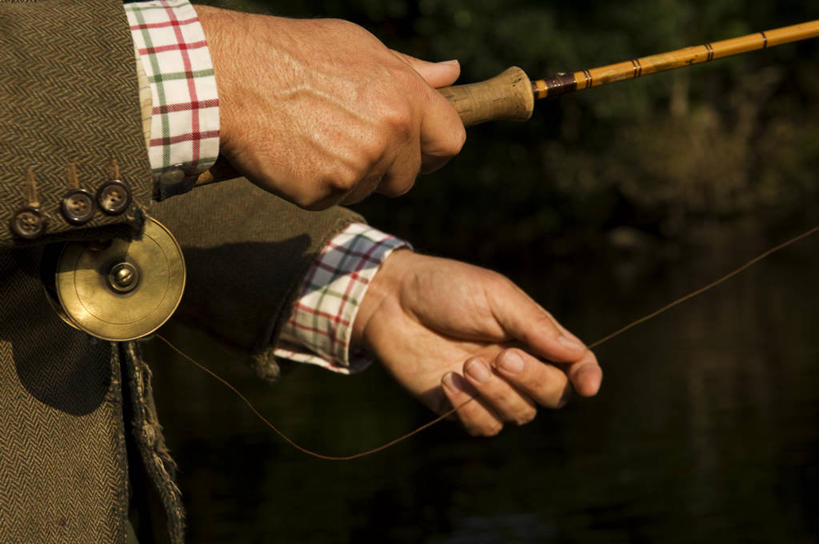 一个人,运动员,横图,室外,度假,运动,水,雕塑,英国,鸭舌帽,摄影,生活方式,宁静,黄铜,威尔士,钓竿,渔线轮,休闲活动,彩图,钓鱼,传统文化,迪河