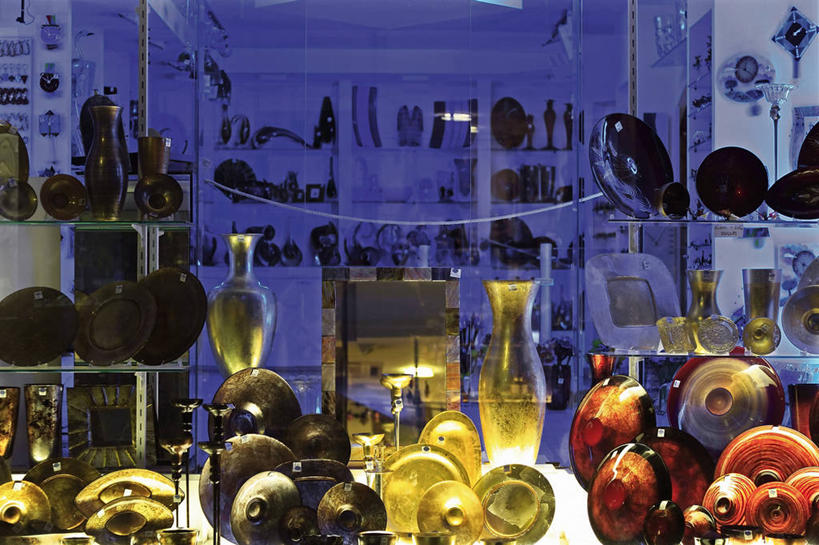 婴儿,成年人,横图,室外,制服,野生动物,非洲,肯尼亚,小的,非洲象,首都,绿色,动物,职业,保险箱,摄影,关爱,内罗毕国家公园,奈洛比,孤儿,男人,男性,象,彩图,旅行