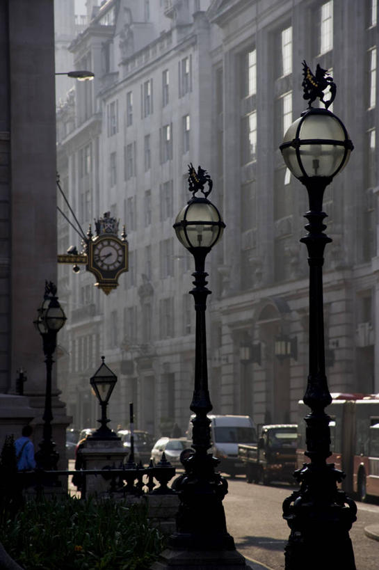 两个人,学生,书店,竖图,旅游,智慧,城市,英国,行人,游客,游人,学习,研究,文字,首都,教育,路人,旅客,教科书,读书,摄影,生活方式,知识,文学,过客,书,彩图,传媒