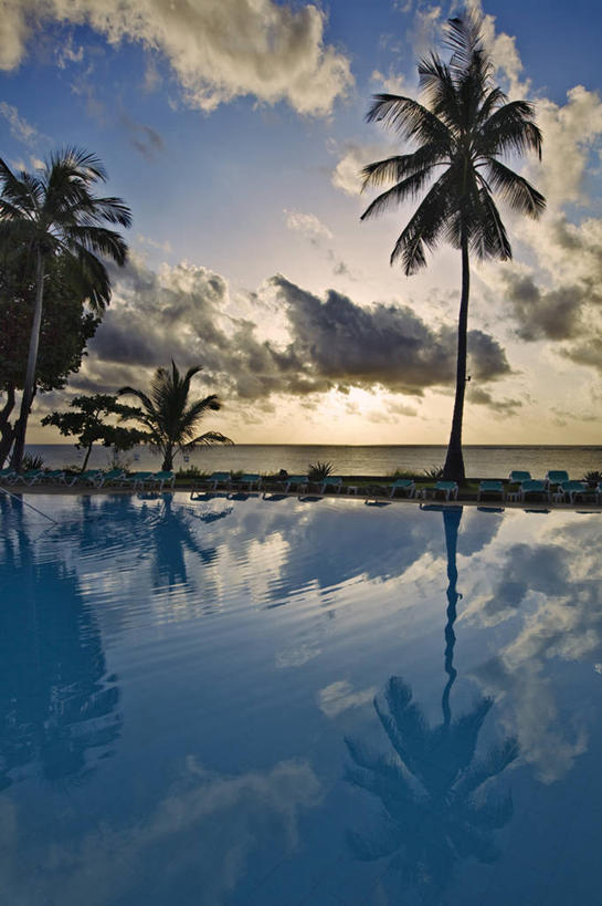 儿童,成年人,无人,横图,室外,河流,非洲,肯尼亚,脚印,褐色,河床,衣服,红色,季节,摄影,牲畜,女孩,女人,岩石,山羊,彩图,传统服装,旅行