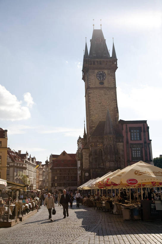 无人,广场,竖图,室外,吃饭,城市,建筑,欧洲,塔,首都,钟塔,地标建筑,摄影,巴洛克风格,捷克共和国,布拉格,布拉格旧城广场,彩图,旅行,咖啡馆,联合国教科文组织