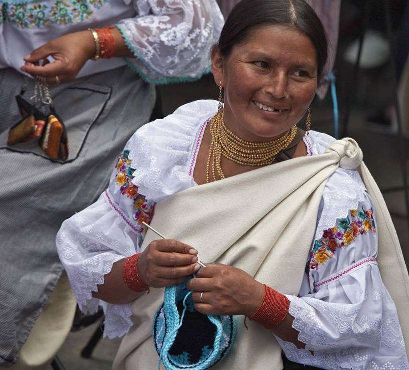 成年人,一个人,横图,帽子,厄瓜多尔,仅一个女性,工作,编织,市场,衣服,社区,南美,摄影,羊毛,拉丁美洲,肖像,美术工艺,奥塔瓦洛,女人,美国人,彩图,旅行,传统文化