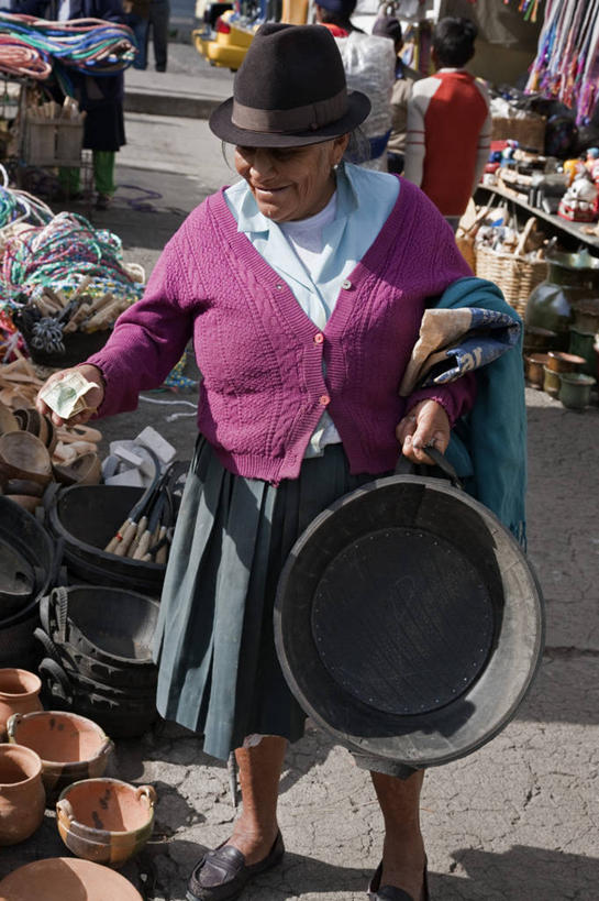 成年人,横图,购物,消费,蔬菜,西红柿,厄瓜多尔,食品,集市,市场,社区,南美,金融,摄影,拉丁美洲,清新,选购,贸易,女人,美国人,彩图,旅行