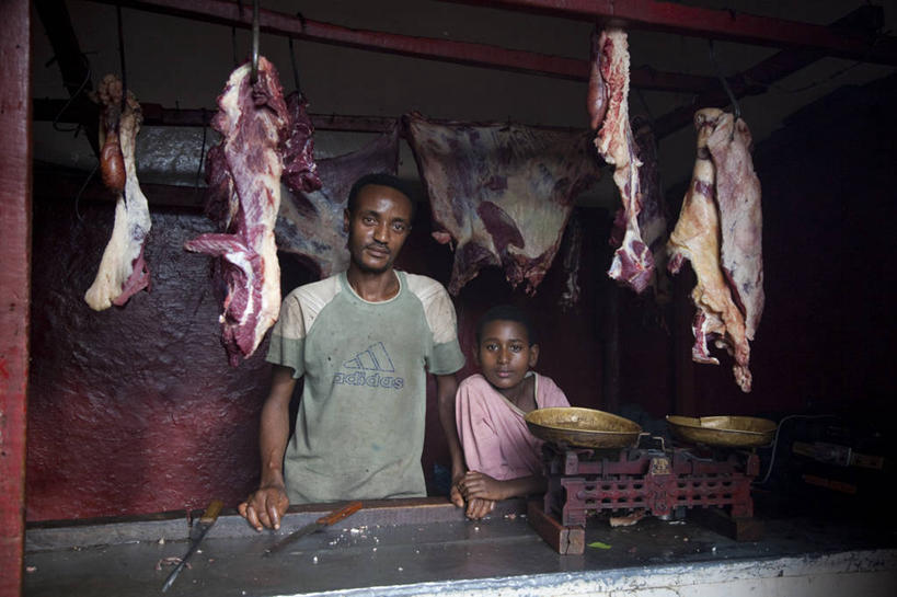 成年人,横图,购物,街道,水果,非洲,埃塞俄比亚,市场,货摊,地标建筑,摄影,伊斯兰教,贩卖,女人,彩图,柴火,联合国教科文组织