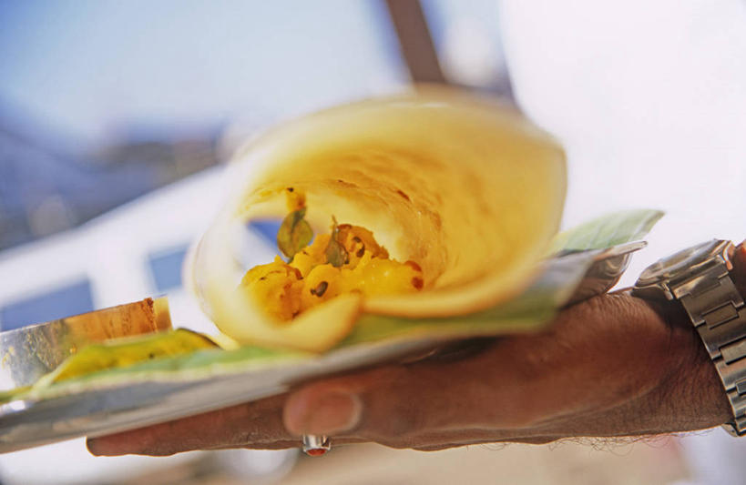 一个人,横图,印度,亚洲,食品,小吃,饮食,社区,摄影,膳食,上菜,彩图,旅行,传统文化