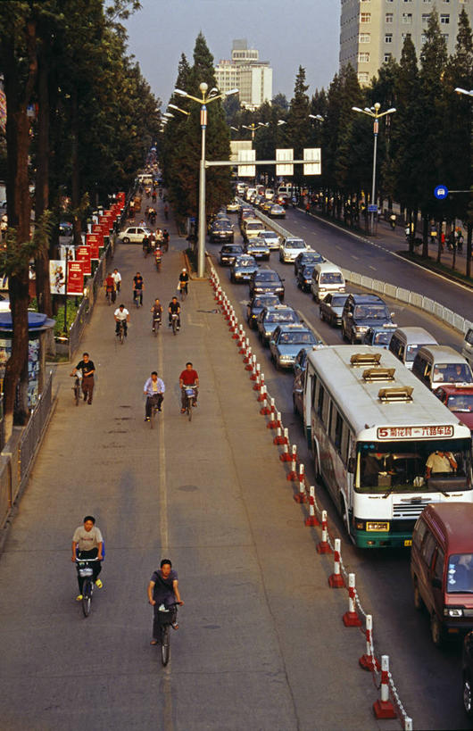 竖图,城市,路,自行车,昆明,亚洲,交通,车,脚踏车,骑,社区,交通工具,骑车,摄影,载具,忙碌,彩图,自行车道