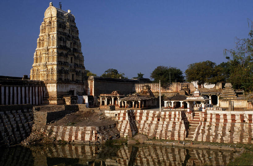 成年人,胡须,一个人,竖图,印度,仅一个男性,祈祷,休息,放松,摄影,卡纳塔克邦,灵性,苦行僧,亨比,男人,胡子,络腮胡,神父,彩图,朝拜者