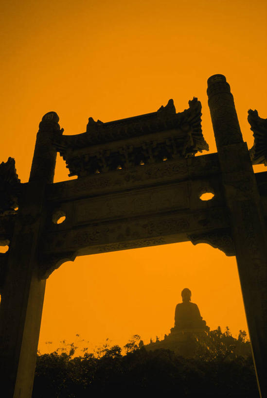 无人,坐,竖图,室外,旅游,日落,山,建筑,雕塑,香港,亚洲,雕像,大门,宝塔,风景,地标建筑,橙色,摄影,宗教,佛教,巨大,庞大,宁静,中国文化,肖像,剪影,朝圣节,大屿山,天坛大佛,青铜,宏大,硕大,伟大,亭台楼阁,宝莲禅寺,彩图,旅行