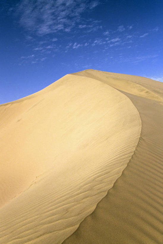 无人,攀登,竖图,旅游,度假,沙漠,风,秘鲁,阴影,弯曲,沙子,地形,沙丘,娱乐,蓝色,风景,天空,享受,休闲,南美,放松,摄影,山脊,肖像,肌理,伊卡,巨人,冒险,步行,彩图,旅行