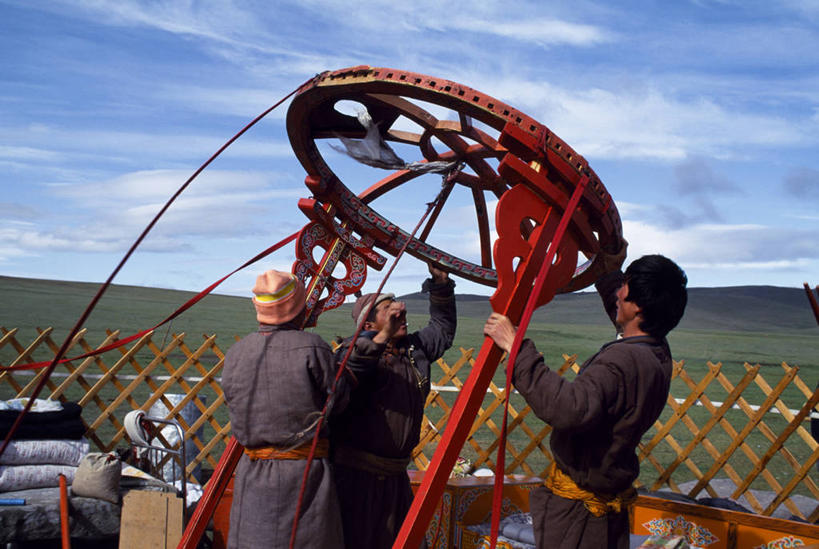 成年人,横图,建筑业,蒙古,亚洲,房屋,摄影,搬家,住房,蒙古包,搬迁,男人,彩图,传统文化,游牧民族,建筑结构