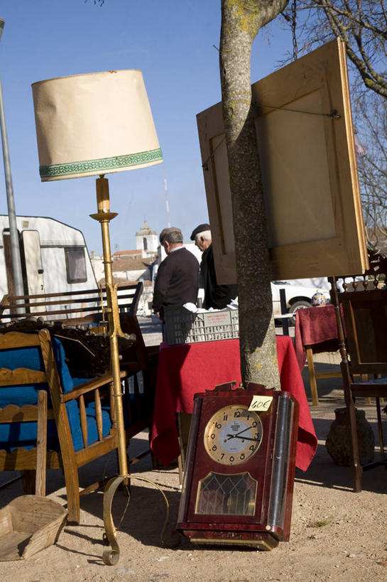 竖图,商务,消费,床,家具,葡萄牙,欧洲,商品,市场,货摊,灯,零售,摄影,贸易,跳蚤市场,阿连特茹,钟,彩图