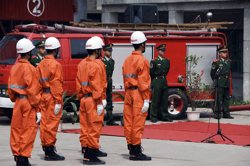 成年人,人群,消防员,横图,彩色,制服,烹饪,平遥,亚洲,正装,料理,食品,历史,菜肴,美食,食物,衣服,橙色,摄影,佳肴,五颜六色,保护,色彩斑斓,五彩缤纷,东亚,消防队,五彩斑斓,晋中,五光十色,男人,消防车,彩图,传统文化,联合国教科文组织