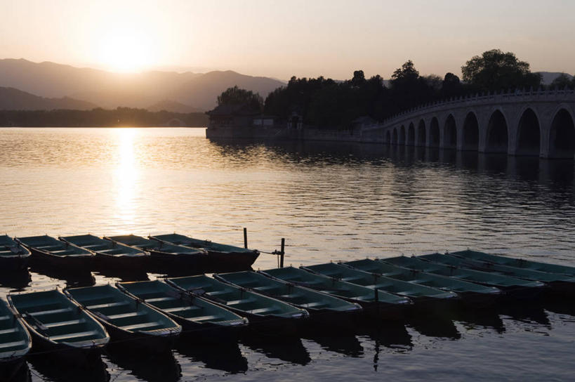 划艇,儿童,无人,横图,室外,旅游,度假,烹饪,纯洁,湖,日落,山,水,太阳,船,北京,日光,中国,亚洲,行人,游客,游人,地形,拱门,桥,料理,食品,首都,历史,菜肴,美食,路人,旅客,食物,小孩,风景,黄昏,地标建筑,可爱,童年,童趣,摄影,佳肴,保护,中国文化,剪影,童真,东亚,烂漫,无邪,昆明湖,十七孔桥,过客,天真,孩子,彩图,传统文化,联合国教科文组织