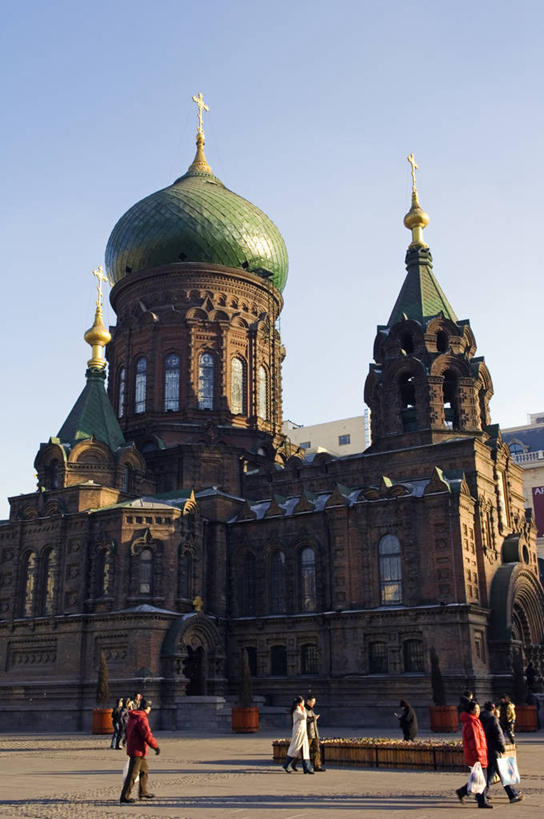 教堂,竖图,室外,白天,旅游,建筑,亚洲,行人,游客,游人,历史,路人,旅客,地标建筑,摄影,宗教,哈尔滨,中国文化,黑龙江省,过客,彩图,旅行