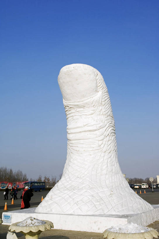 拇指,无人,竖图,室外,白天,旅游,雪,雕塑,亚洲,艺术,雕像,冬天,蓝色,白色,天空,摄影,巨大,庞大,哈尔滨,创造力,手艺,黑龙江省,万里无云,宏大,硕大,伟大,美术工艺,彩图,旅行,传统文化,美人