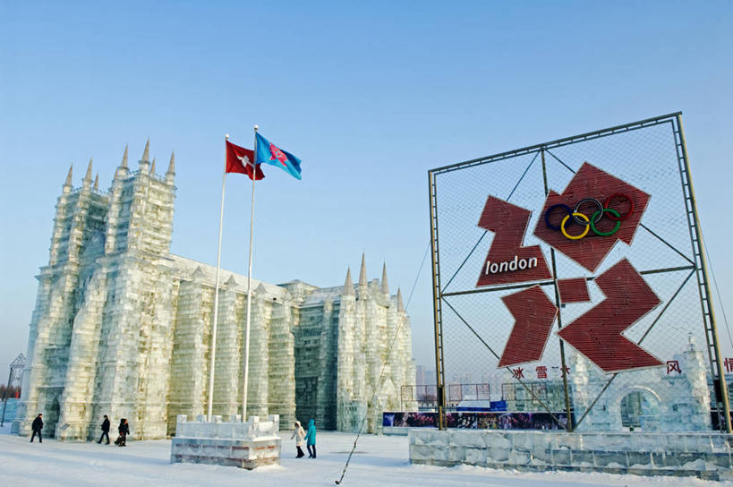 教堂,站,横图,彩色,室外,白天,旅游,雪,建筑,雕塑,亚洲,行人,游客,游人,艺术,冰,冬天,路人,旅客,蓝色,白色,天空,摄影,五颜六色,哈尔滨,色彩斑斓,创造力,冰雕,手艺,五彩缤纷,黑龙江省,万里无云,五彩斑斓,五光十色,美术工艺,过客,彩图,旅行,大教堂,传统文化