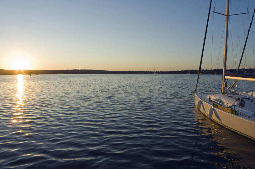 帆船,无人,横图,室外,白天,日落,水,太阳,船,日光,欧洲,克罗地亚,反射,游艇,黄昏,交通工具,安静,摄影,宁静,明亮,载具,手艺,巴尔干,前南斯拉夫,游艇码头,普拉,彩图,海港