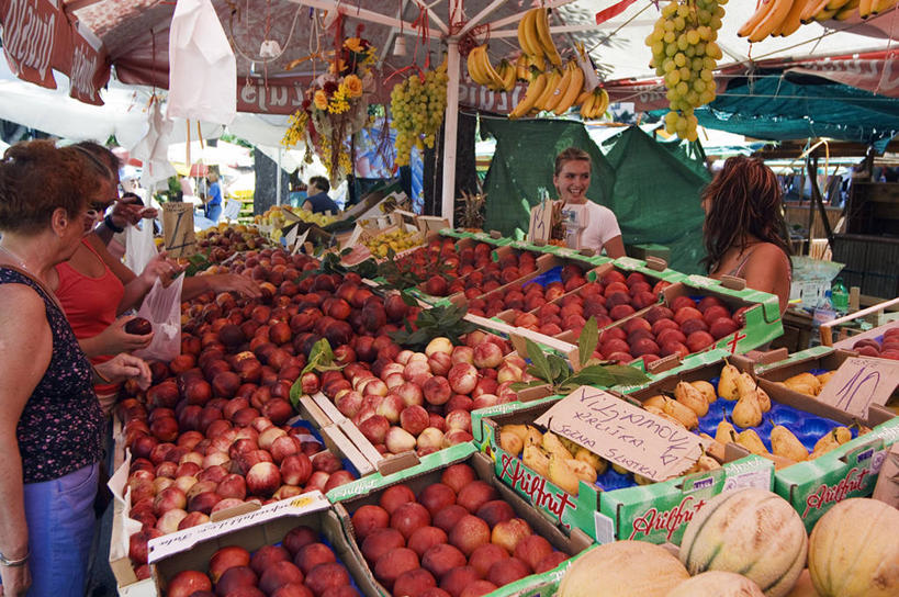 成年人,横图,购物,梨,香蕉,蔬菜,水果,欧洲,克罗地亚,小贩,瓜,油桃,市场,货摊,自动售货机,社区,摄影,购买,清新,贩卖,贸易,巴尔干,前南斯拉夫,普拉,女人,商人,彩图