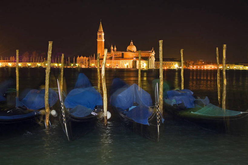 无人,教堂,码头,横图,室外,夜晚,日落,水,城市,建筑,船,意大利,欧洲,威尼斯,覆盖,停靠,木制,黄昏,交通工具,摄影,运河,照亮,舟,宗教建筑,停泊,载具,意大利文化,威尼托大区,圣乔治教堂,彩图,传统文化