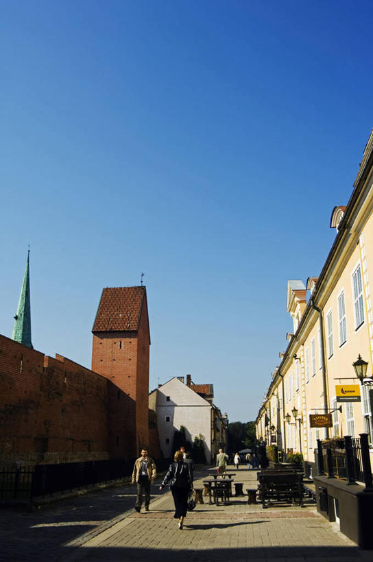 竖图,旅游,城市,建筑,街道,行人,游客,游人,古城,首都,历史,路人,旅客,摄影,里加,过客,彩图,联合国教科文组织,兵营