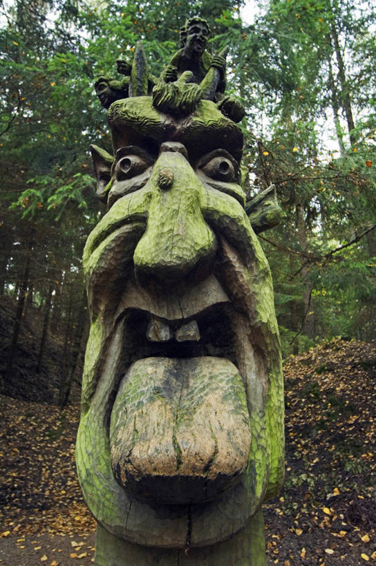 无人,竖图,旅游,童话故事,雕塑,欧洲,行人,游客,游人,艺术,装饰,工作,木制,雕刻,雕像,历史,路人,旅客,工艺品,摄影,纪念,展览,美术,创造力,国家公园,主题,出示,手艺,陈列,收集,功能,美学,立陶宛共和国,美术工艺,过客,彩图,波罗的海三国,传统文化,联合国教科文组织