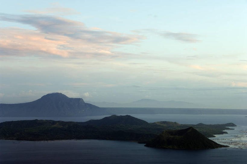 无人,横图,室外,湖,火山,日落,山,山脉,水,菲律宾,亚洲,岛,风景,摄影,吕宋岛,活火山,彩图,塔尔湖,淡水