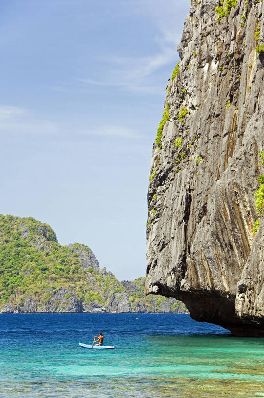 无人,竖图,室外,海洋,山,水,船,菲律宾,亚洲,透明,珊瑚,海湾,风景,自然,运输,摄影,东南亚,宁静,巴拉望,潟湖,美术工艺,爱妮岛,天堂镇,海滩,彩图,罢工,美人,皮船