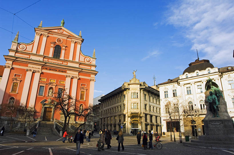 广场,教堂,横图,室外,欧洲,斯洛文尼亚,雕像,城镇,首都,地标建筑,摄影,宗教,基督教,宗教建筑,前南斯拉夫,卢布尔雅那,彩图