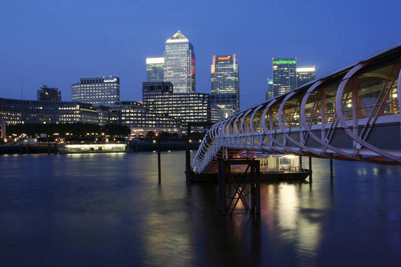 无人,办公室,码头,横图,室外,夜晚,天际线,城市,建筑,摩天大楼,英国,反射,光,河岸,首都,图像,英格兰,泰晤士河,黄昏,金融,摄影,照亮,照明设备,金丝雀码头,金融区,彩图