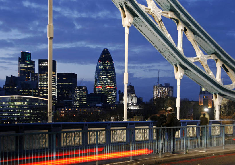 无人,横图,室外,日落,天际线,城市,建筑,摩天大楼,英国,光,纪念碑,塔,桥,首都,历史,英格兰,伦敦城,泰晤士河,黄昏,地标建筑,摄影,吊桥,照亮,英国文化,塔桥,瑞士再保险塔,彩图,横越