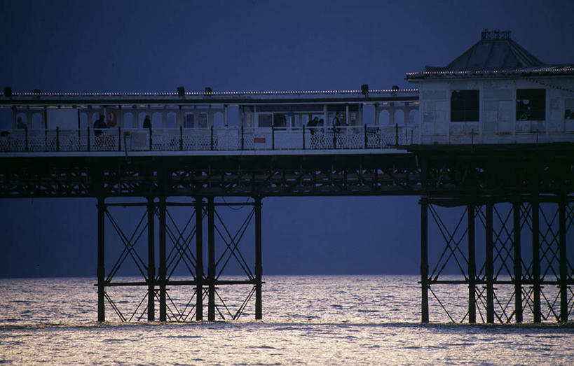 无人,码头,横图,室外,旅游,建筑,英国,欧洲,堆叠,海岸线,英格兰,黄昏,摄影,西欧,大不列颠,游戏厅,高跷,大不列颠及北爱尔兰联合王国,大不列颠及爱尔兰联合王国,拱廊,萨塞克斯,萨塞克斯郡,苏塞克斯,东萨塞克斯郡,伊斯特本,海滩,彩图,旅行,大不列颠王国,大英帝国,联合王国,日不落帝国