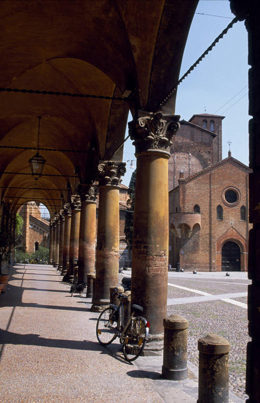 无人,广场,竖图,建筑,自行车,意大利,欧洲,柱子,脚踏车,摄影,南欧,意大利共和国,博洛尼亚,艾米利亚.罗马涅,艾米利亚.罗马涅大区,彩图