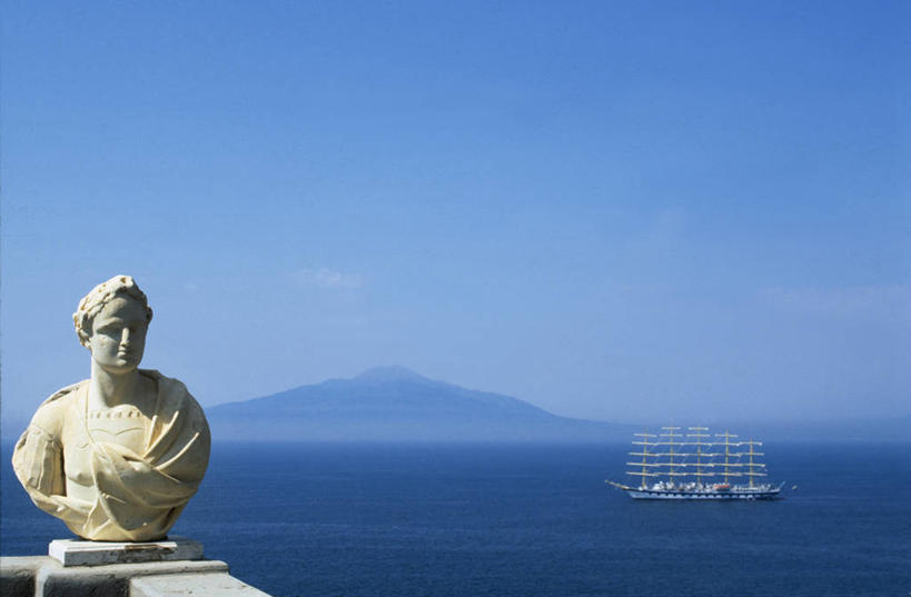 帆船,无人,横图,火山,阳台,酒店,意大利,欧洲,艺术,雕像,摄影,文学,坎帕尼亚,那不勒斯湾,索伦托,维苏威火山,彩图,超现实主义,流派,艺术流派